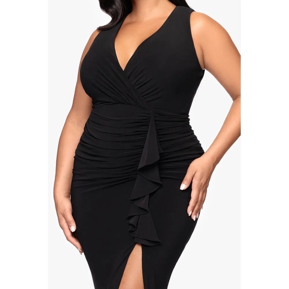 NWT Betsy & Adam "Bobbi" Long Ruffled V-Neck Gown - size 22W - Picture 3 of 8